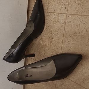 Black pointy toe pumps 12m